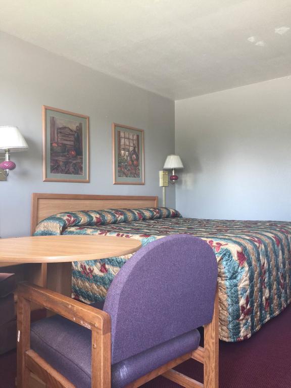 American Inn Colby Room photo